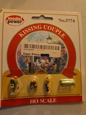 Model Power #5774 Figure Sets -- Kissing Couples pkg(6) - Image 1 of 4