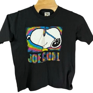 Camiseta Snoopy Joe Cool Grande Hecha en EE. UU. De Colección Negra Tennessee River Dorada - Imagen 1 de 7