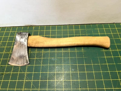 GOOD QUALITY FORGE STEEL 1 1/4 POUND HAND HATCHET KINDLING/BUSHCRAFT/CAMPING - Image 1 of 4