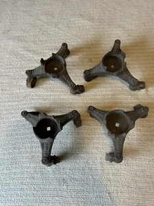 Antik Gusseisen 3 Räder drehbarer Herd Mover 4er Set Harper praktisch Caster Co. - Bild 1 von 4