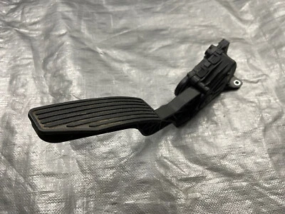 2006-2010 Hummer H3 Accelerator Gas Pedal - Image 1 of 4