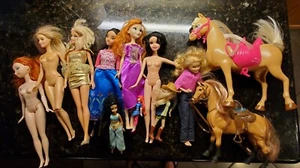 Lot Of 9 Dolls, 2 Horses With/Without Clothes - Picture 1 of 2