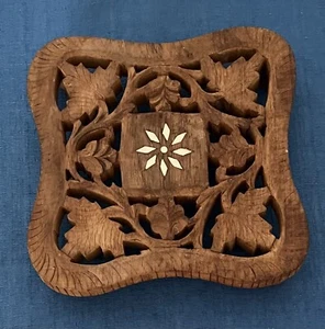 Trivete de colección tallado a mano patas de teca incrustación floral arte retro estilo boho • INDIA - Imagen 1 de 3