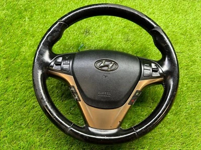 Volante Hyundai Genesis Coupé 13-16 con control de crucero y levas de cambio Foto 1 de 4