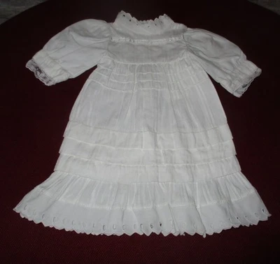 ROBE BLANCHE POUR  POUPEE ANCIENNE / TBE - Photo 1/4