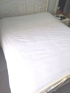 White Hotel Twenty One Seersucker Duvet Cover Only| Quality Summer Bedding| KING - Picture 1 of 5