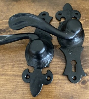 Fleur De Lis 油黑色把手门把手/黑色 6 1/2 英寸。 黑铁 — 第 1/4 张图片