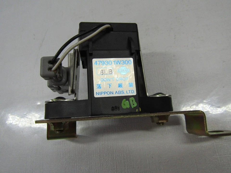 Nissan Pathfinder 1996-2001 aceleración velocidad guiñada velocidad G sensor OEM 47930-1W300 Foto 1 de 4