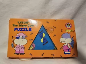 Vintage Leslie The Tricky Cow Magic Puzzle Triangle Strategy Game Retro - Picture 1 of 7