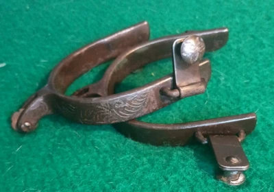 Espuelas de acero grabadas con filas, cuello corto, ¡bonitas! Foto 1 de 4