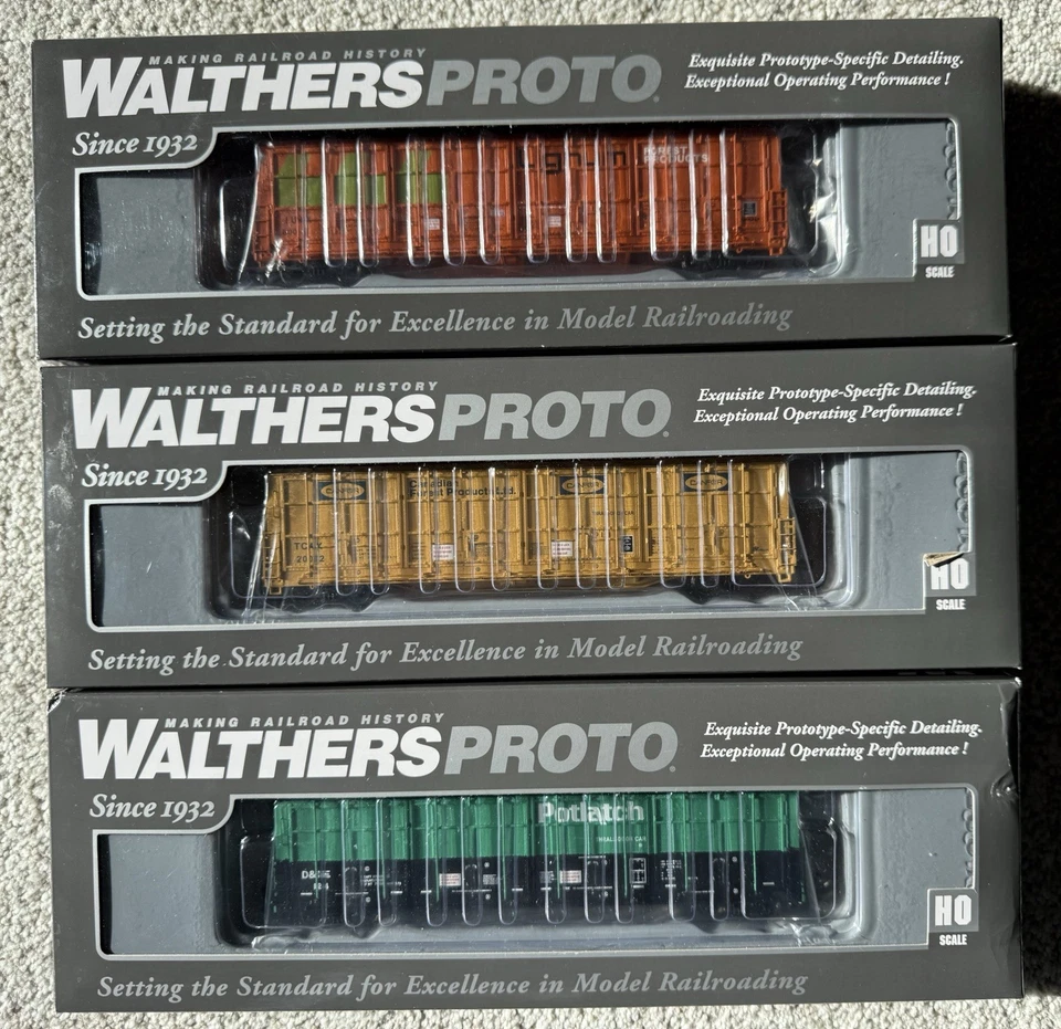 Walthers Proto HO 56’ Thrall All-Door Boxcars, Lignum, Canfor, Potlatch - Image 1 of 4