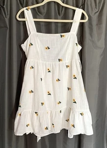 REWIND white summer dress. Daisy pattern. Open back with sash. Size Medium - Picture 1 of 9