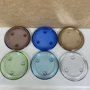 Vintage 6 Glas Untersetzer mit Fuß 3,75" Grün Blau Lila Klar Hellbraun Rund Untersetzer Set - Bild 1 von 9