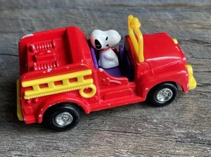 CACAHUETES SNOOPY EN CAMIÓN DE BOMBEROS Nº C20 HECHO EN HONG KONG 1958/1966 POR AVIVA CORP. - Imagen 1 de 6