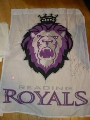 Reading Royals Minor Hockey Team PA Flag Signed Says "Go Team" 02 (T44) - Image 1 of 4
