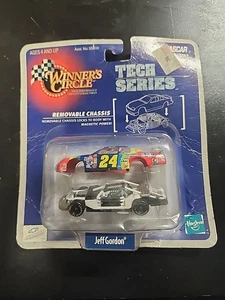 ⭐️⭐️1998 Nascar Winners Circle Tech Series Maßstab 1:64 #24 Jeff Gordon Dupont Auto - Bild 1 von 2