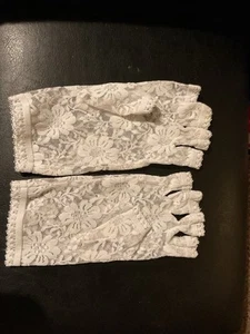 White Fingerless Gloves suitable for weddings, et cetera - Picture 1 of 3