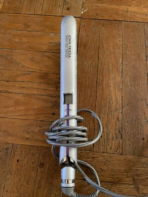 Plancha alisadora de pelo iónica John Frieda JFS1R Frizz-Ease acabado elegante 1" Foto 1 de 4