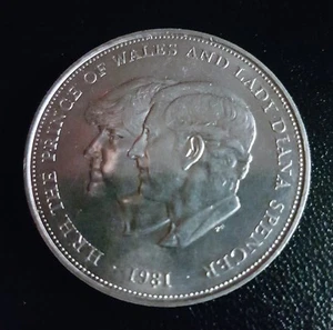 1981 The Prince of Wales and Lady Diana Spencer Commemorative Coin - Picture 1 of 3