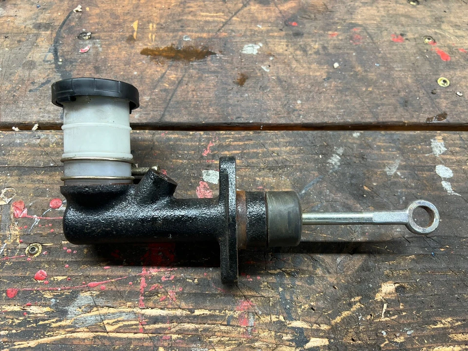 Omix 16908.02 cilindro maestro de embrague para Jeep Wrangler YJ 87-90 Foto 1 de 3