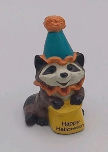 Vintage 1989 HALLMARK Merry Miniatures Halloween Raccoon 2" Tall Mini Figurine - Picture 1 of 8