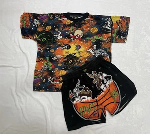 Camisa De Colección 1996 Space Jam Looney Tunes Michael Jordan Estampado Completo y Pantalones Cortos - Imagen 1 de 19
