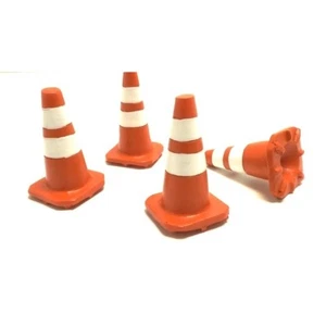 4 Cones Traffic Set 1/18 - AD-77520 AMERICAN DIORAMA - Picture 1 of 3