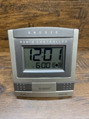 Reloj despertador digital de viaje La Crosse WT-2171, tiempo atómico radiocontrolado Foto 1 de 4