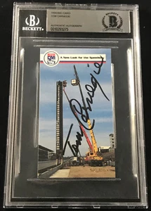 Tom Carnegie "Voice of INDY 500 ANNUNCIATORE" Firmato Rookie Card Auto Beckett BAS - Foto 1 di 1
