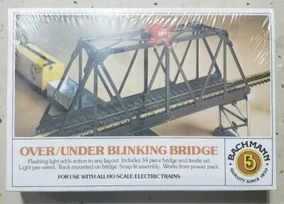 Bachmann HO 46-1222 Blinking Light Truss Bridge & 34 Piece Trestle Set - NOS - Image 1 of 4