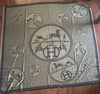 HERMÈS Iconic Brown & Beige Horse & Carriage H Print Reversibile Shawl - Image 1 of 4