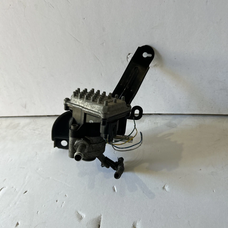 2010-2012 Lexus HS250h Hybrid Automatic Transmission Oil Cooler Pump 35300-75010 - Image 1 of 4