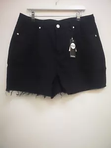 Boohoo Plus Denin Mom Short - Picture 1 of 3