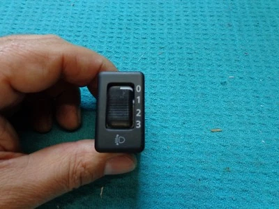 INTERRUPTOR DE AJUSTE DE NIVEL DE FAROS NISSAN PATHFINDER INFINITI QX4 00 01 02 03 Foto 1 de 2