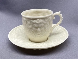ANTIGUO JUEGO DE TAZA Y PLATILLO DE TÉ CON PATRÓN DE MÁSCARA DE MARCA NEGRA BELLEEK irlandés brillo amarillo - Imagen 1 de 8