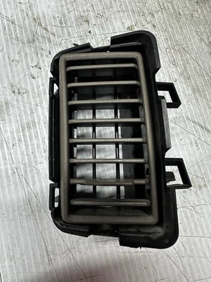 Nissan Titan 2004-2006 radio clima centro izquierdo tablero bisel ventilación gris OEM B14 Foto 1 de 4