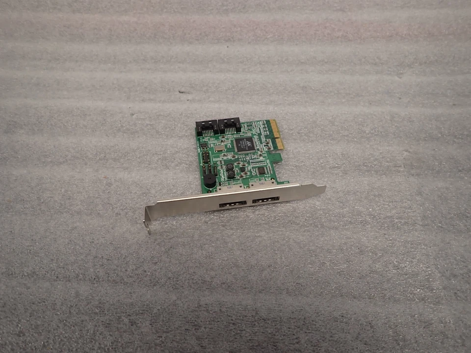 High Point RocketRAID 2642 4 Channel PCI-Express X4 SAS RAID Controller - Image 1 of 1