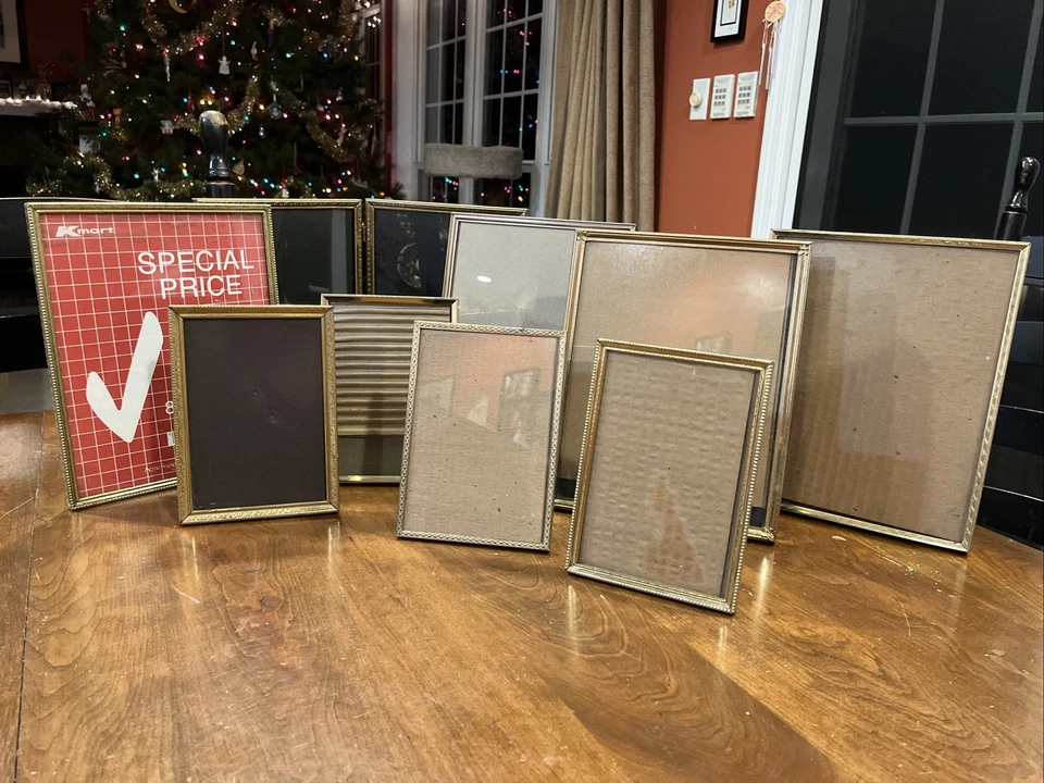 Lote de 9 marcos de fotos de latón MCM de colección decoración de arte galería pared ornamentado BOHO fieltro trasero Foto 1 de 4