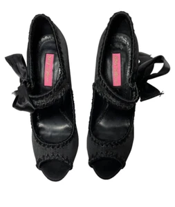 Betsey Johnson schwarz Spitze Wickel elegant Cocktail Satin Schleife Damen Stiletto Heels 7 - Bild 1 von 7