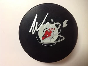 Disco de Hockey Will Butcher Firmado Autografiado NJ Nueva Jersey Devils d - Imagen 1 de 2