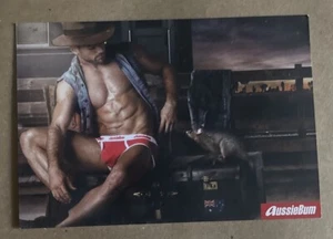 Carta promozionale biancheria intima Aussiebum annuncio slip rossi - Foto 1 di 2