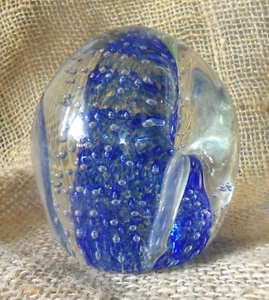 Glas Briefbeschwerer & Blumenfrosch kontrollierte Blasen blau innen in klar - Bild 1 von 5