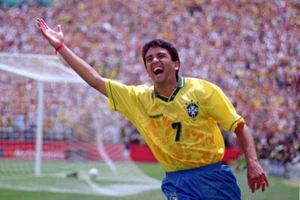 Brazil National Team Authentic Umbro Jersey Size Large 1994 #7 BEBETO FIRMADA - Picture 1 of 16