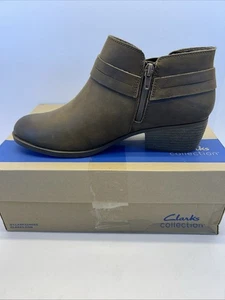 Clarks Charlten Rae Damen-Stiefelette Größe 9,5 Pilzölig neu mit Karton - Bild 1 von 8