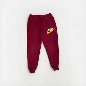 Nike Club Red Fleece Chenille Embroidered Logo Joggers Size Small - Picture 1 of 4
