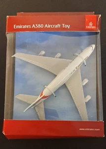 DARON EMIRATES A380 DIECAST TOY MODEL RT9904 - BOX TORN - Picture 1 of 4