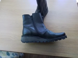 Pair Of Dark Brown Fly London Boots Size Size 5 Barely Worn - Picture 1 of 15
