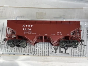 KADEE CARS # 7039  HO SCALE ATSF  2 BAY 50 TON  HOPPER NEW IN BOX #78130 - Picture 1 of 2