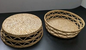 Vintage Round Woven Wicker Grass Basket Fruit Bowl / Bread Basket Boho farmhouse - Picture 1 of 7