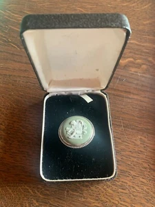 WEDGWOOD 925 Sterling Silver Antique Green Cameo Brooch with Box - Picture 1 of 6